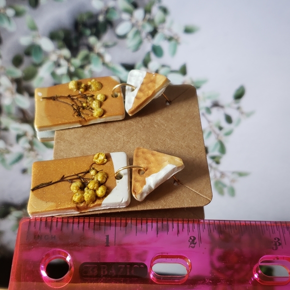 Handmade polymer clay earrings real flowers - Picture 2 of 8